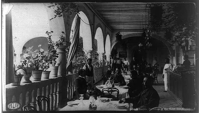 Puebla, corridors of the Hotel Deligencias, 1884