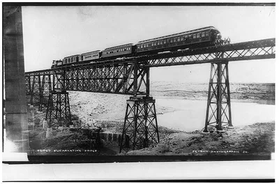 Photograph from 1885: Railroad trains in Mexico