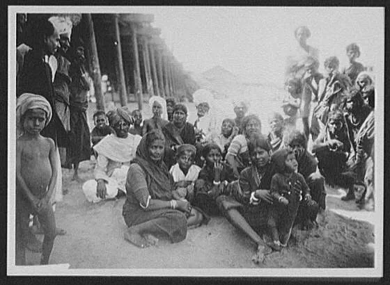 Madras - group of Tamil natives at the pier, India, Madras, 1895
