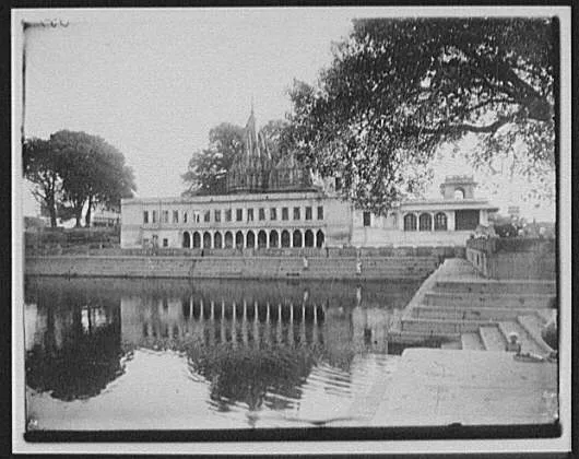 Benares (?) pool, Varanasi, India, 1895