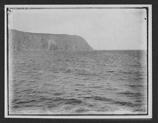 Mountain coastline - Sydney Harbor (?), New South Wales, 1895