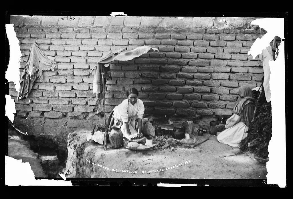 Preparing tortillas in Aguas Calientes, Mexico, Aguascalientes (State), 1880